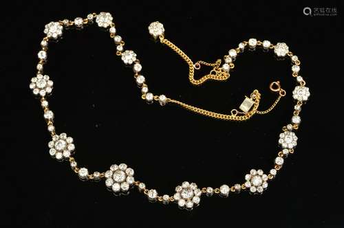 A LATE VICTORIAN DIAMOND CLUSTER NECKLET, comprised round clusters graduating in size of old