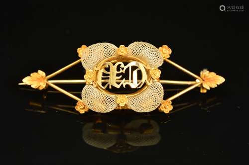 A VICTORIAN HAIR BROOCH, centring on initials C.P., enclosed within an intricate woven white hair