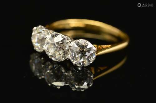 AN 18CT GOLD THREE STONE OLD CUT DIAMOND RING, diamonds measuring between 6.4mm to 6.2mm in