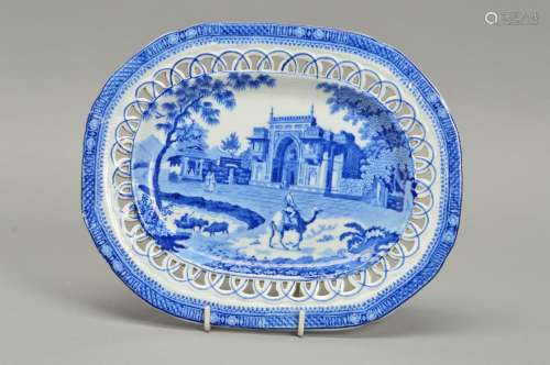 AN EARLY 19TH CENTURY ROGERS PEARLWARE BLUE AND WHITE TRANSFER PRINTED RECTANGULAR CHESTNUT BASKET