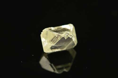 A ROUGH ELONGATED OCTAHEDRAL DIAMOND CRYSTAL, colour assessed as colour M, measuring approximately