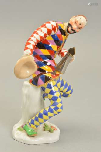 A 20TH CENTURY MEISSEN FIGURE OF A HARLEQUIN, holding a hat in his right hand, his left hand holds a