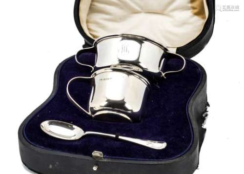 A cased George V silver three piece christening set by Alexander Clark, with feeding bowl, mug and