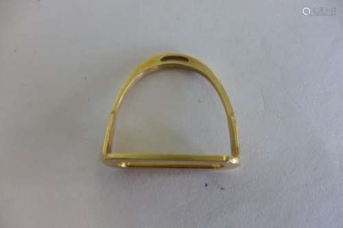 An 18ct gold stirrup measuring weight 29mm, width 29mm, weight approx 7.4 grams