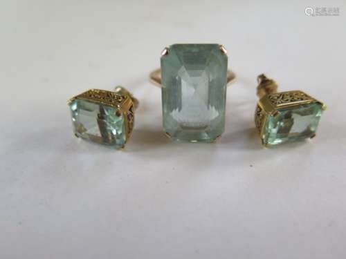 A gold ring and earring set, stone measures 20x13x9.5mm, size P, total weight approx 11.9 grams,