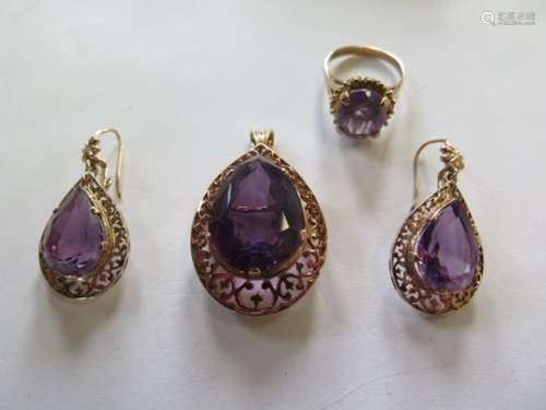 A 14ct yellow gold and amethyst pendant brooch and earring set, brooch measures 35x25mm, total