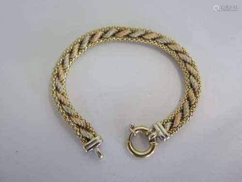 An 18ct woven plaited bracelet, 19cm log, approx 16 grams, in good condition