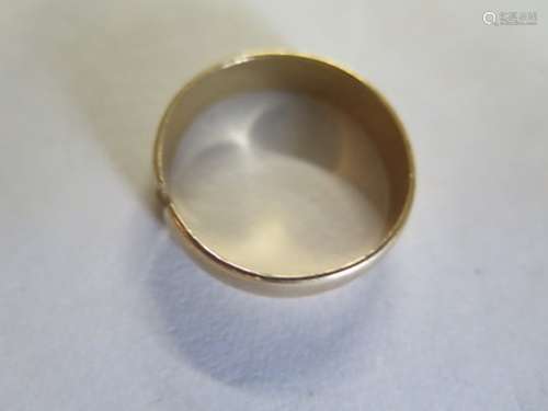 A 9ct gold wedding band, cut through shank, weight approx 4 grams