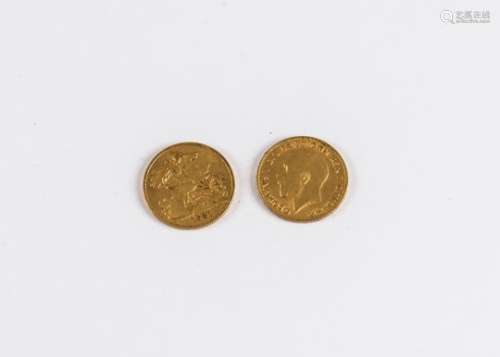 A pair of George V half sovereigns, dated 1911, VF-EF(2)