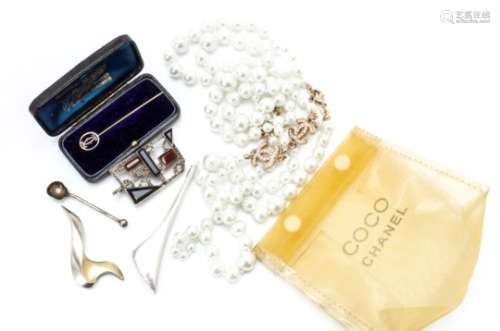 A quantity of silver and designer jewellery, including an art deco onyx, cornelian and marcasite