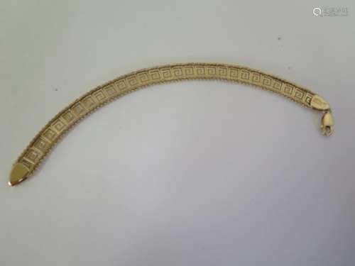 A 14ct yellow gold bracelet, 18cm long, approx 9 grams, in good condition