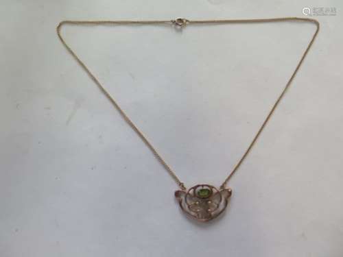 A 9ct peridot set pendant necklace, approx 5.5 grams