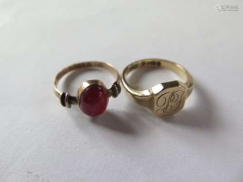 Two 9ct gold rings, sizes O and M, total weight approx 7 grams