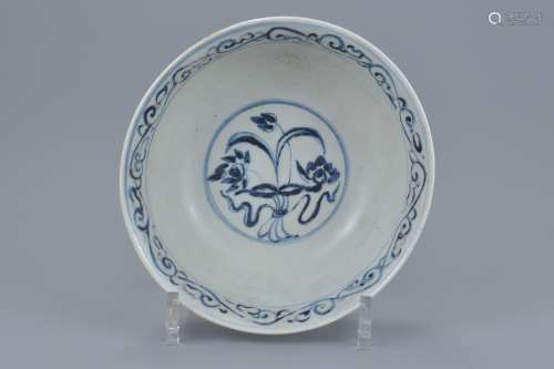 A Chinese / Vietnamese blue and white porcelain bowl