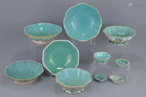 A set of fourteen Chinese porcelain bowls and saucers