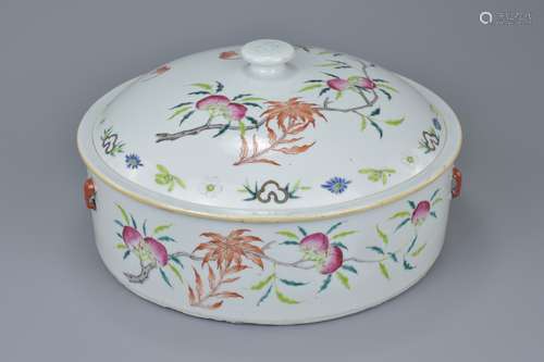 A Chinese 19th century porcelain tureen and cover