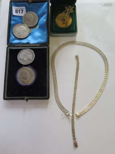 A silver gilt true love pendant on chain, a silver necklace and bracelet, a silver crown, 1933 crown