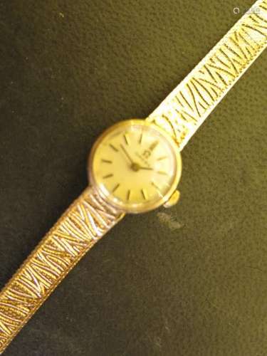 A ladies 9ct gold Omega wristwatch with gold bracelet strap, total weight 15.6 grams, manual