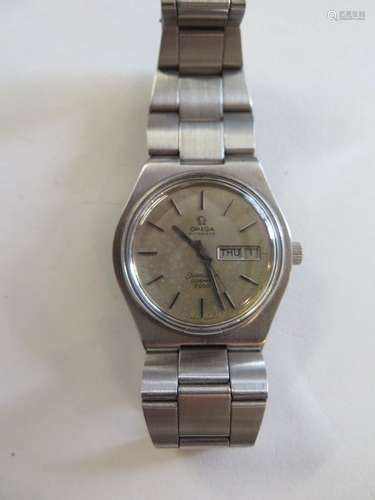 A gents steel cased Omega Seamaster automatic Cosmic 2000 wrist watch on Omega bracelet, dial with