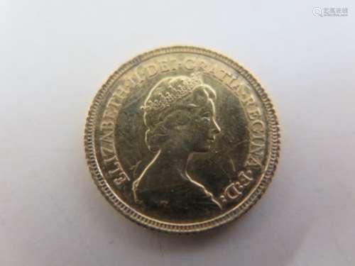 A 1982 half sovereign, weight 4 grams
