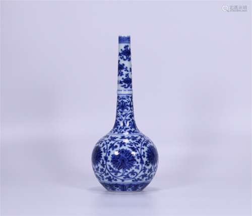 A Chinese Blue and White Porcelain Vase