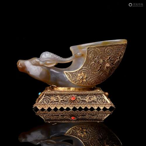 A Chinese Carved Agate Cup with Silver Inlaid