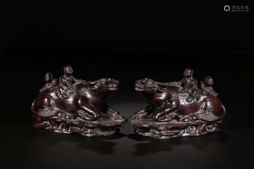 CHENXIANG WOOD CHARACTER STORY ORNAMENT IN PAIR