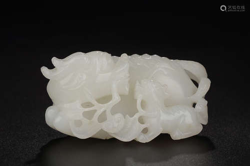 HETIAN JADE DRAGON PENDANT