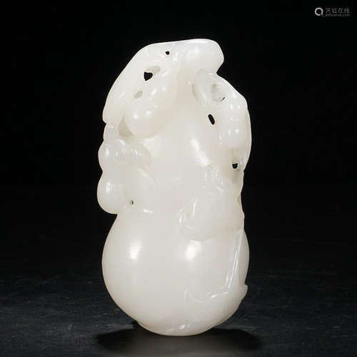 HETIAN JADE 'FULU' PENDANT