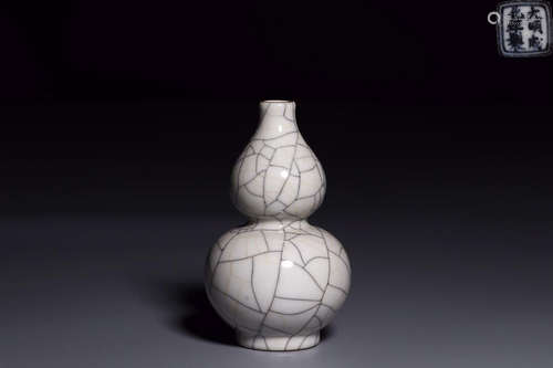 CHENGHUA' MARK FANGGE GLAZE GOURD VASE