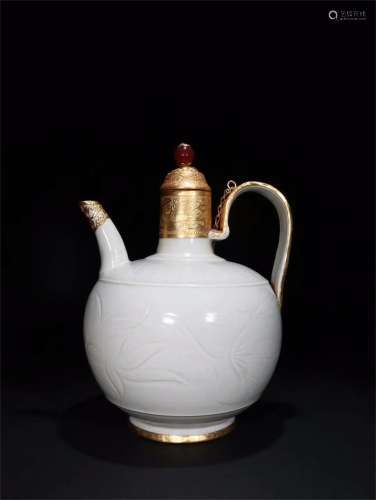 A Chinese Ding-Type White Glazed Porcelain Pot with Gilt Silver Inlaid