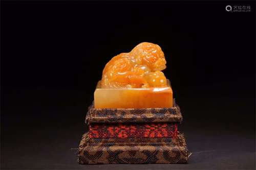 A Chinese Carved Tianhuang Seal