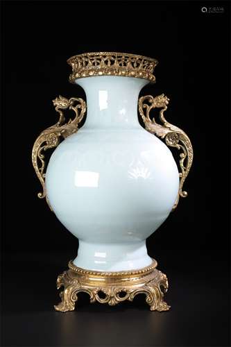 A Chinese Celadon Glazed Porcelain Vase with Gilt Bronze Inlaid