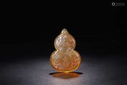 AMBER GOURD-SHAPE PENDANT