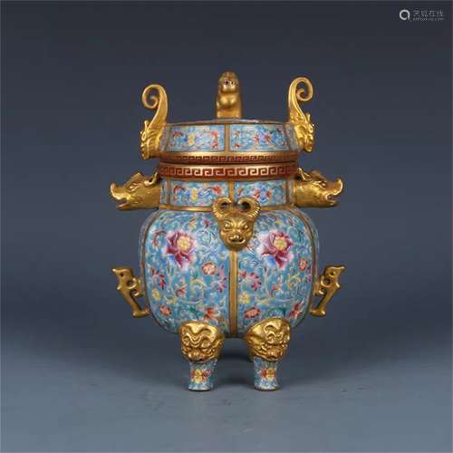 A Chinese Famille-Rose Porcelain Pot