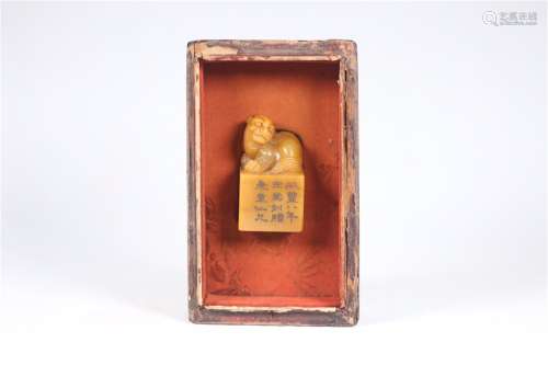 A Chinese Carved Tianhuang Seal
