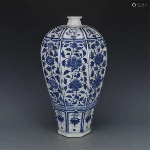 A Chinese Blue and White Porcelain Vase