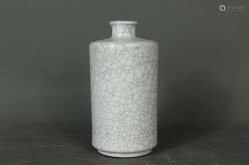 A Chinese Ge-Type Glazed Porcelain Vase