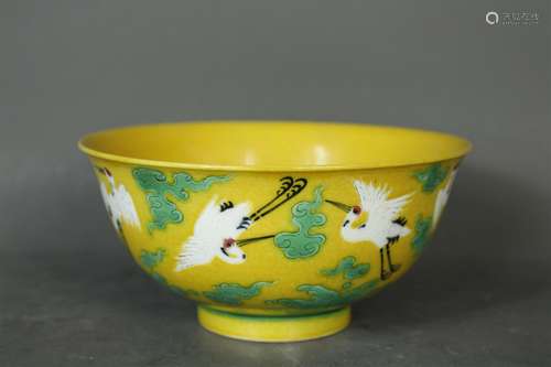 A Chinese San-Cai Glazed Porcelain Bowl