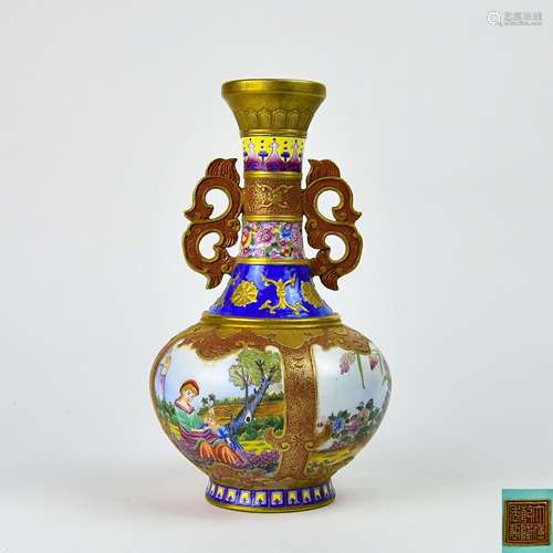 A European Enamel Glazed Porcelain Vase