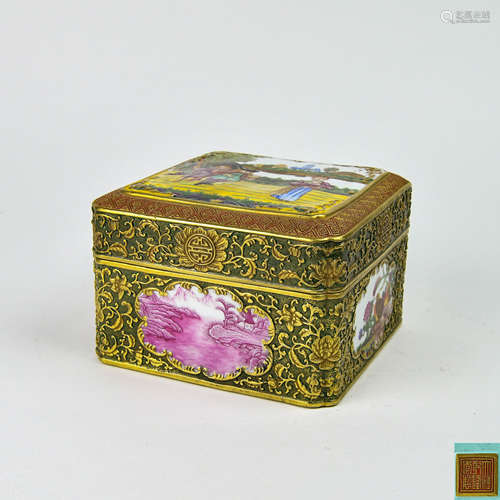 A Chinese Enamel Glazed Porcelain Square Box with Cover