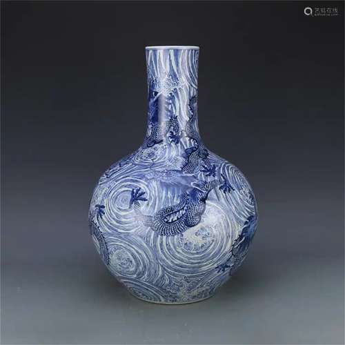 A Chinese Blue and White Porcelain Vase