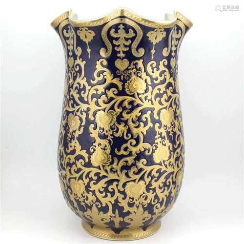 A Chinese Golden Glazed Porcelain Vase