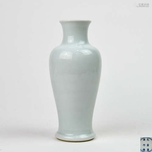 A Chinese White Glazed Porcelain Vase