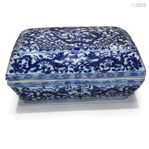 A Chinese Blue and White Porcelain Square Box with Cover