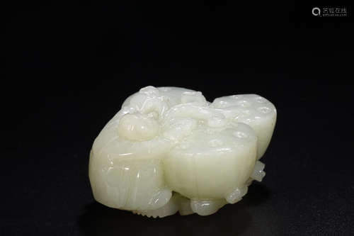 HETIAN JADE LOTUS ORNAMENT