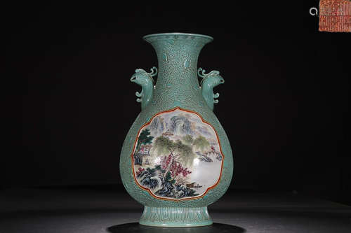 QIANLONG MARK FAMILLE ROSE GREEN VASE