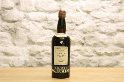 1 BOTTLE CROFT VINTAGE PORT 1945, (level is at