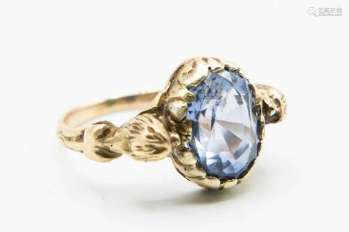 A MID 19TH CENTURY CEYLON SAPPHIRE RING, the oval mixed