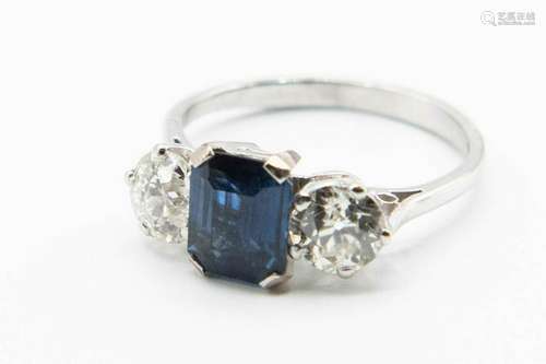 A SAPPHIRE AND DIAMOND RING, the rectangular cut